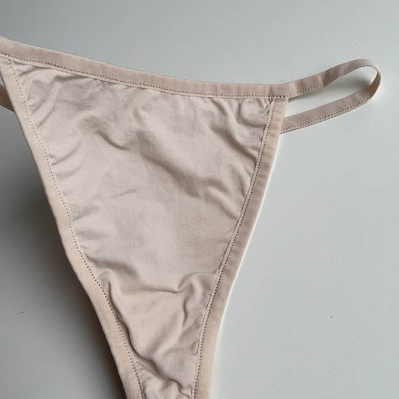Victoria’s Secret | Basic Nude Thong | M - Picture 4 of 8